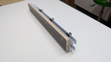 Grundträger für 2-reihige Regalschienen